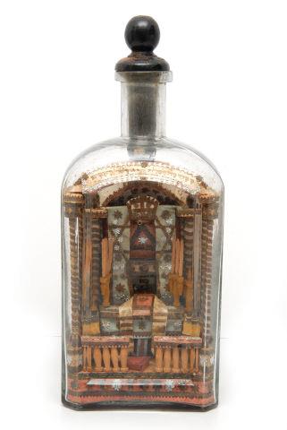 Garrafa com miniatura de sinagoga no interior